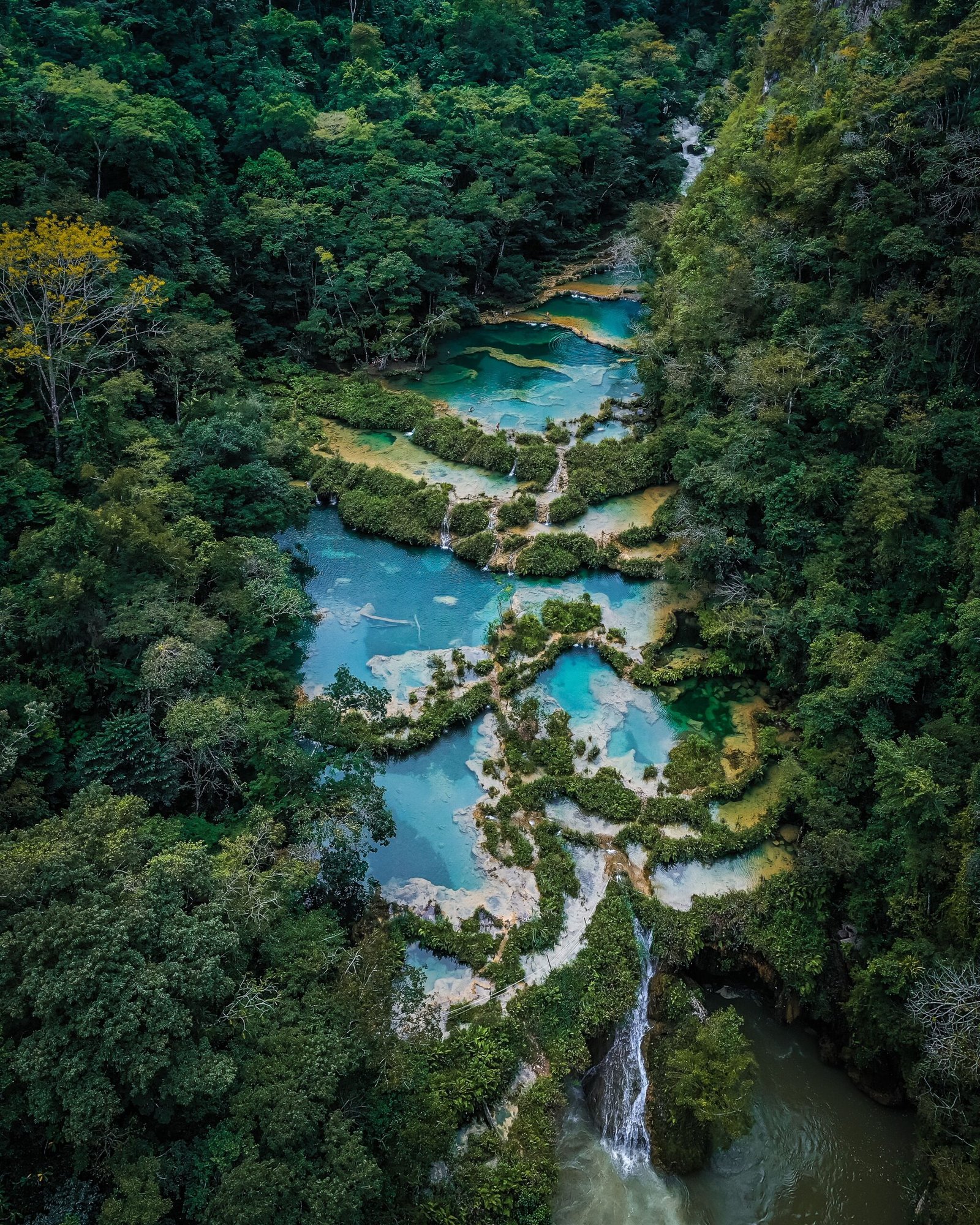 🚐 Shuttle: Antigua, Sacatepéquez → Lanquín – Semuc Champey, Alta Verapaz (11:00 PM)