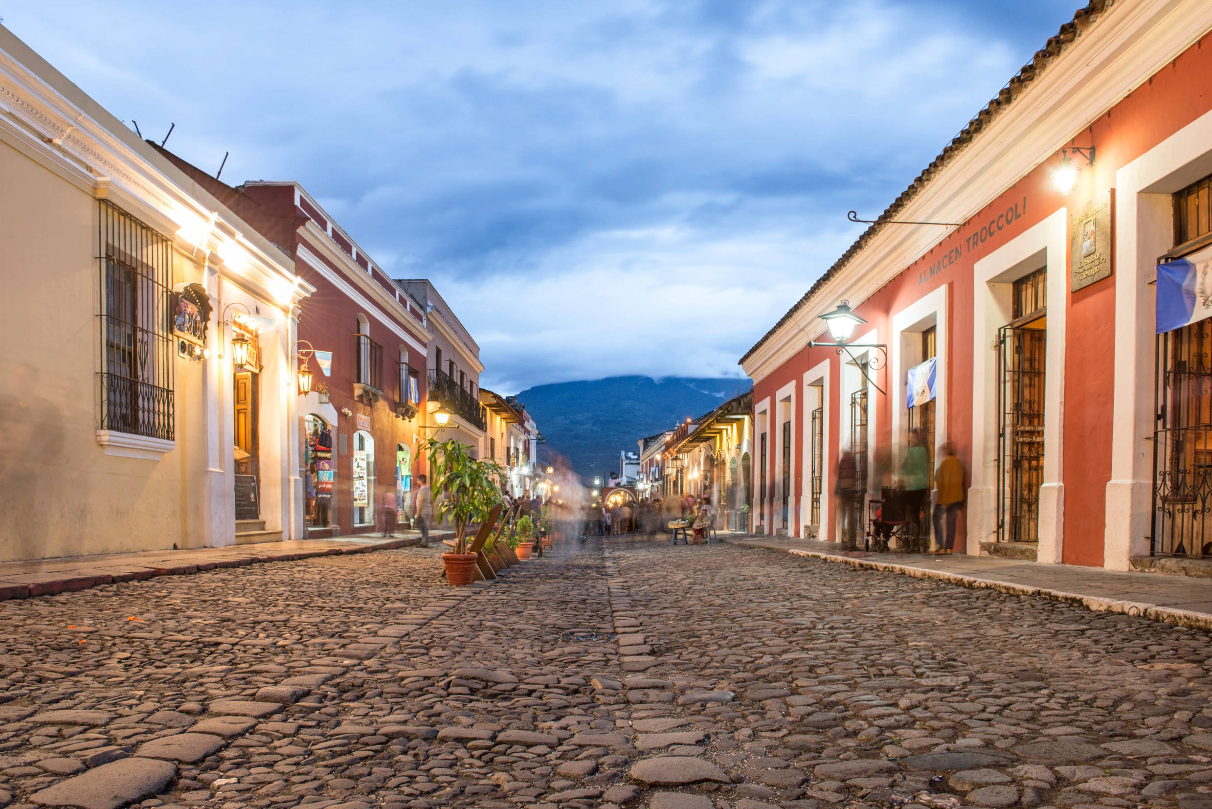 🚌 Shuttle: San Marcos La Laguna, Sololá → Antigua, Sacatepéquez, Guatemala (07:00 AM)